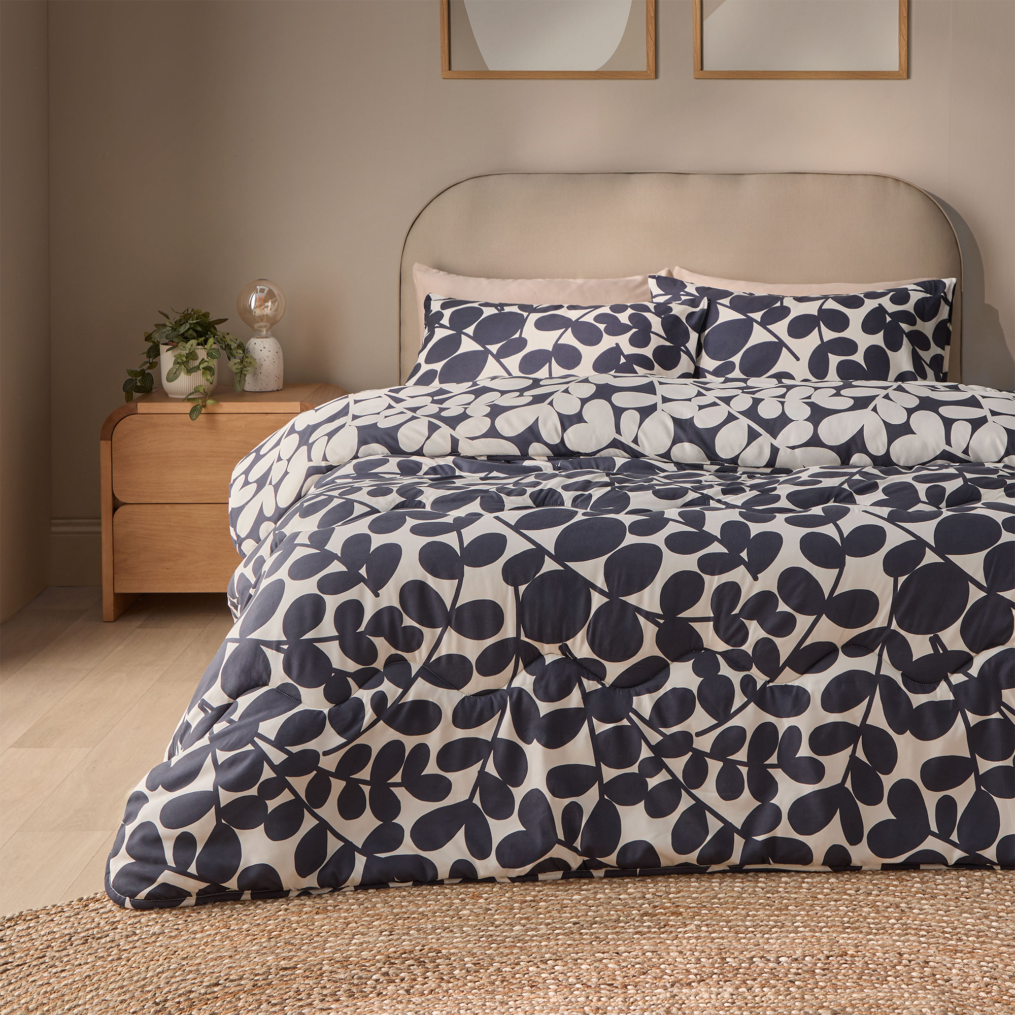 Silentnight Coverless Duvet & Pillowcase Set, Leaf Print – Navy, Super King – Pallet